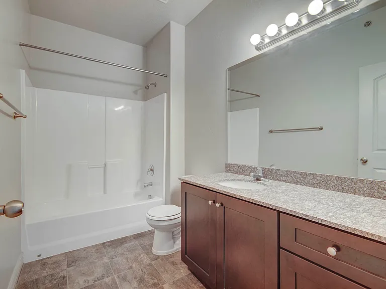 Villas on Main — Photo 23