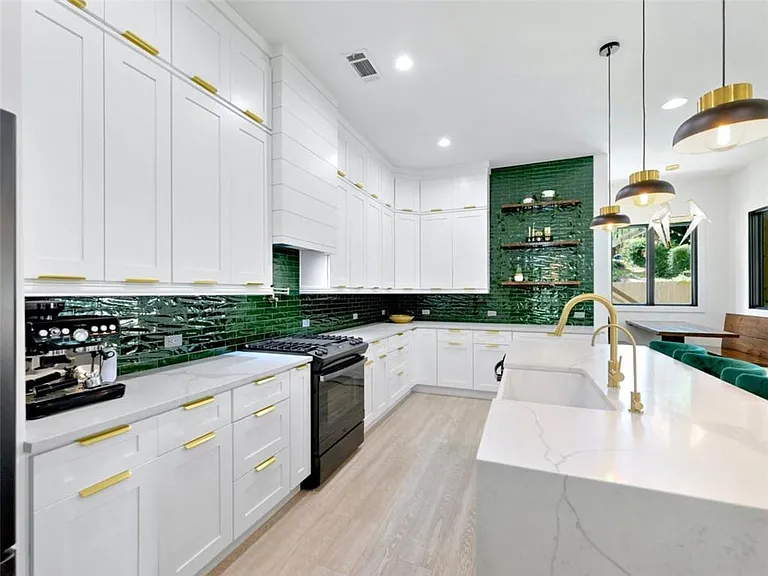 379 Enota Pl SW — Photo 18