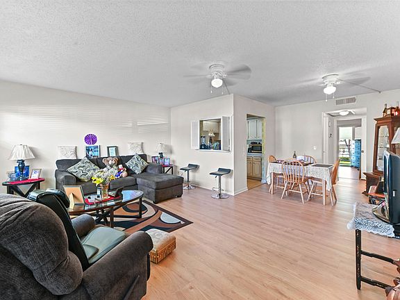 3rd image of 279 Mansfield G