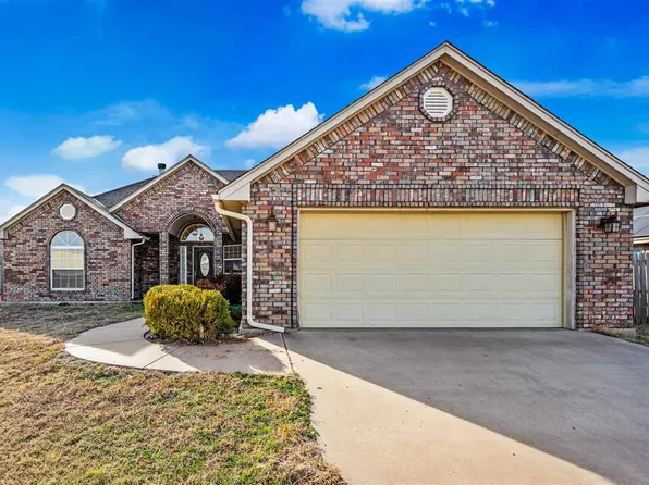 209 Glover Cir, Elgin, OK 73538