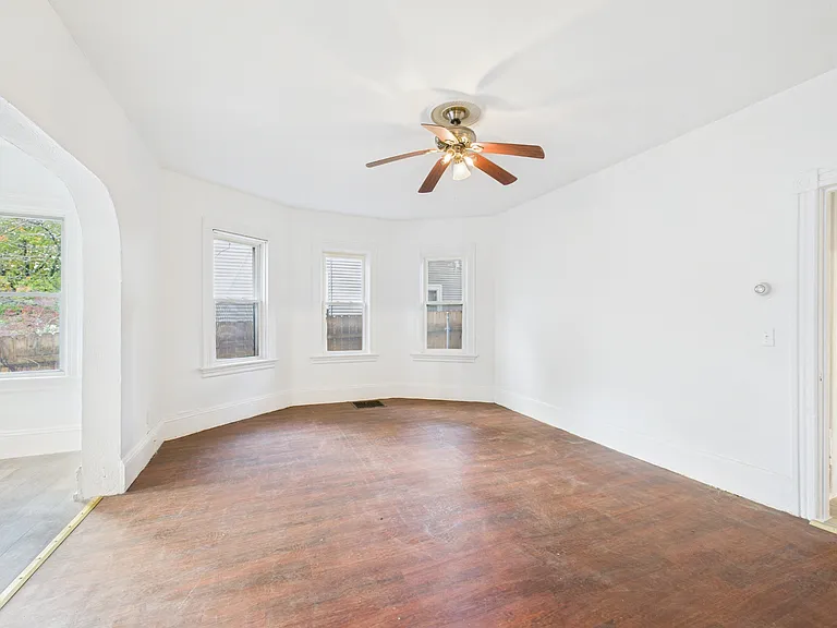 365 Orms St #1 — Photo 4