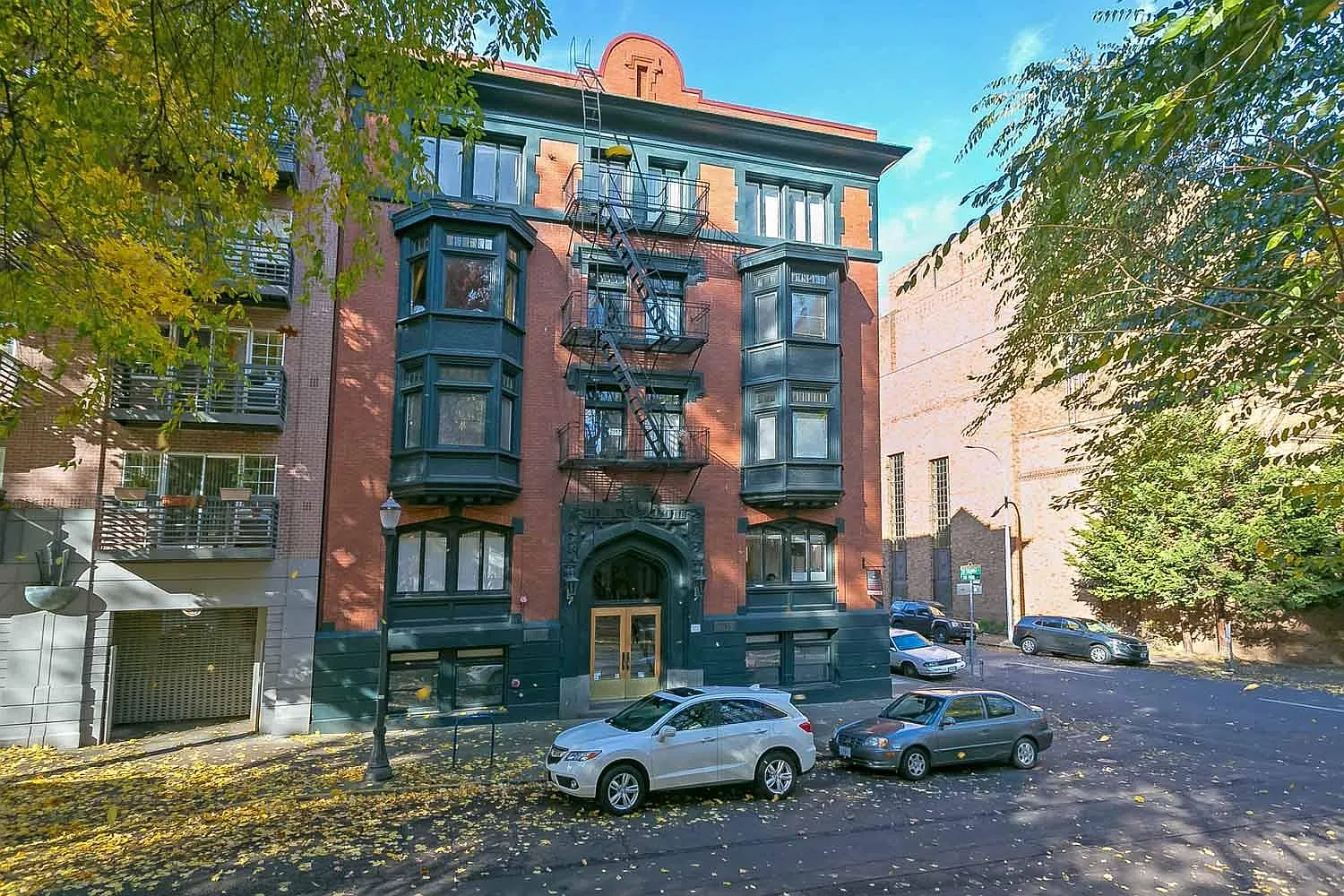 Cumberland Apartments — Photo 2