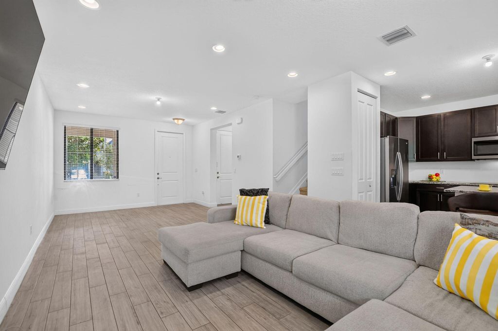 357 NW 36th Avenue, photo 9