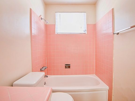 5th image of 1920 S Shenandoah St APT 07