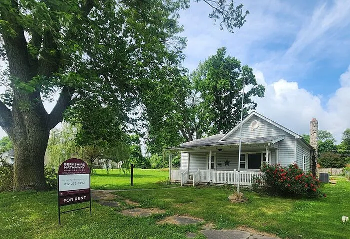 536 N Main St — Photo 2