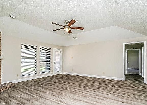 3rd image of 1736 Presidio Dr