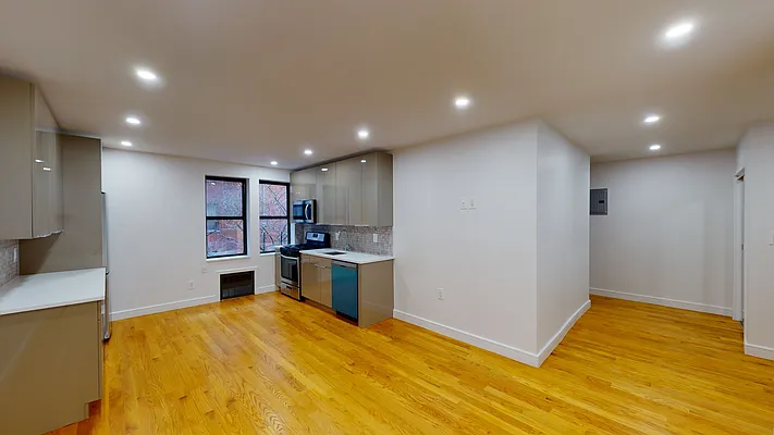 Sold by Thomas Lipovetsky, LREB | media 2