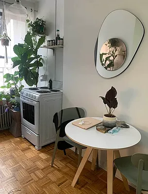 Rented by M.Grossman R.E. Management | media 8