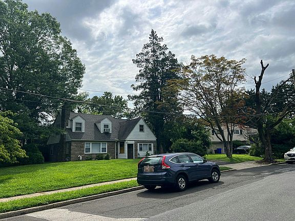 3rd image of 7315 Oak Lane Rd