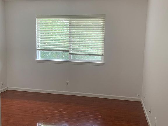 5th image of 205 Coy Dr APT 4