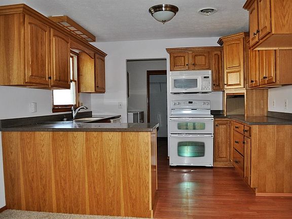 3rd image of 621 E Terrace Dr
