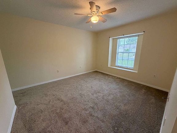 3rd image of 10297 Hemlock St