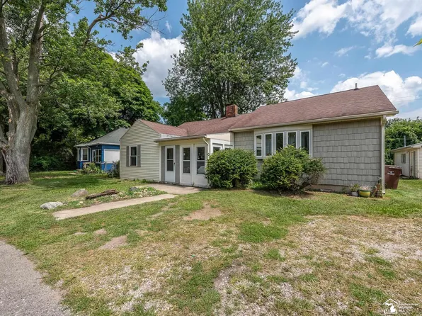 3203 Woodland Blvd, Monroe, MI 48162