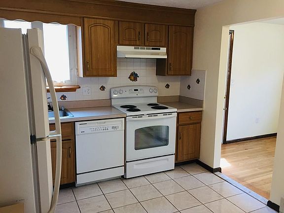 3rd image of 54 Whitewood Cir #54