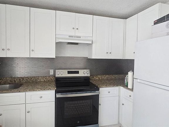 5th image of 3300 SE Fairmont St