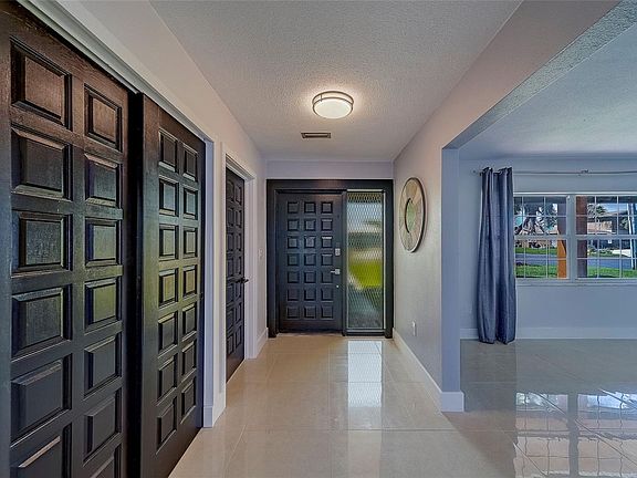 3rd image of 400 Capri Blvd