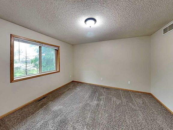 5th image of 5034 Ladyslipper Ave N