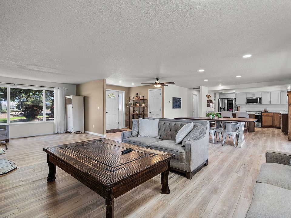 1st image of 851 SE Rancho Ln