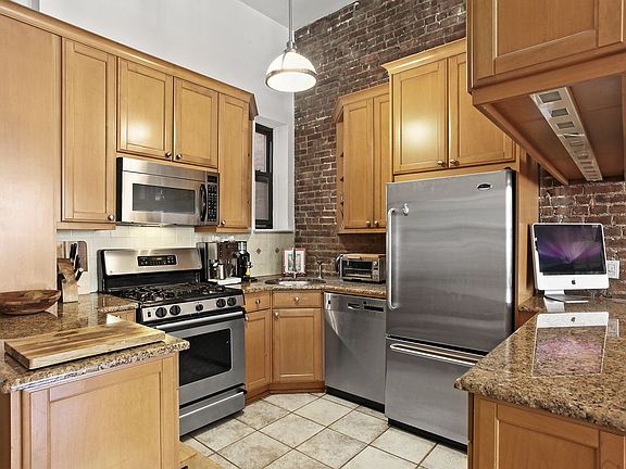 3rd image of 204 W 78th St APT 5A