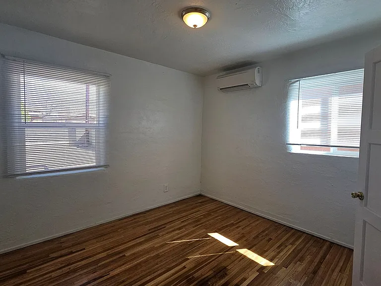 1216 Columbia Dr NE — Photo 12