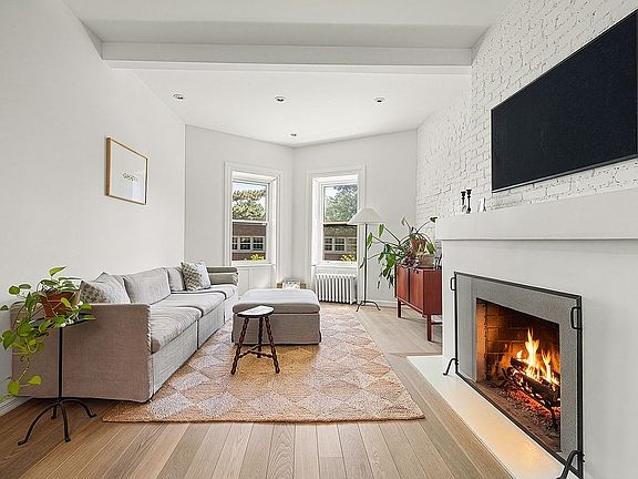 5th image of 490 2nd St APT 3