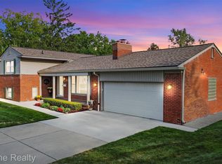 24130 Elizabeth Ct, Farmington, MI