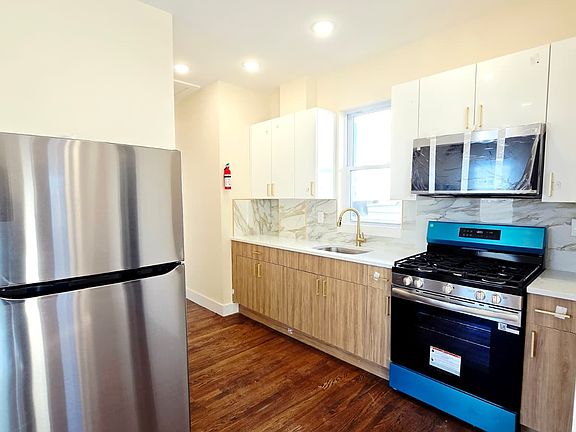 2nd image of 165 Danforth Ave #1B