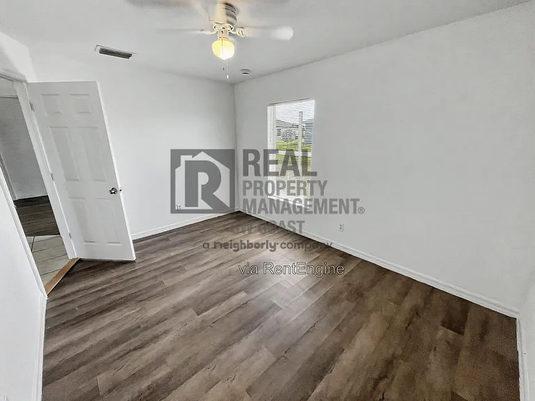 1135 Harry Ave S — Photo 7