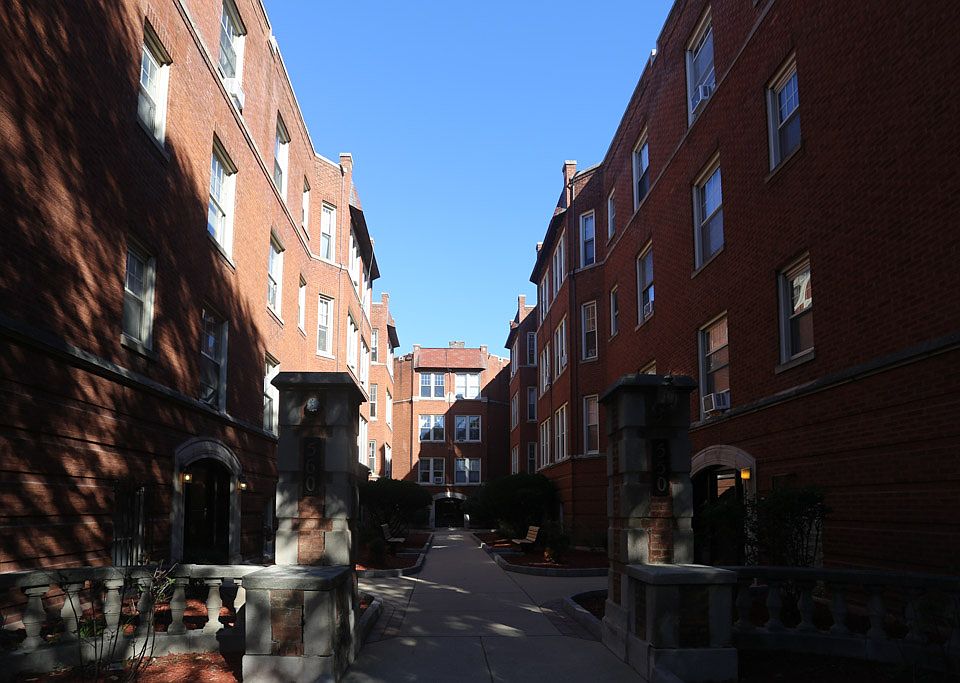 1st image of 558 W Aldine Ave APT 2N