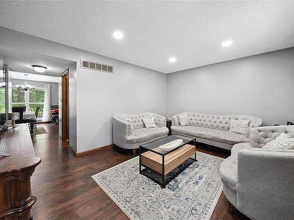 2nd image of 610 Rosetta Dr