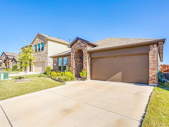3rd image of 1204 Cushing Dr