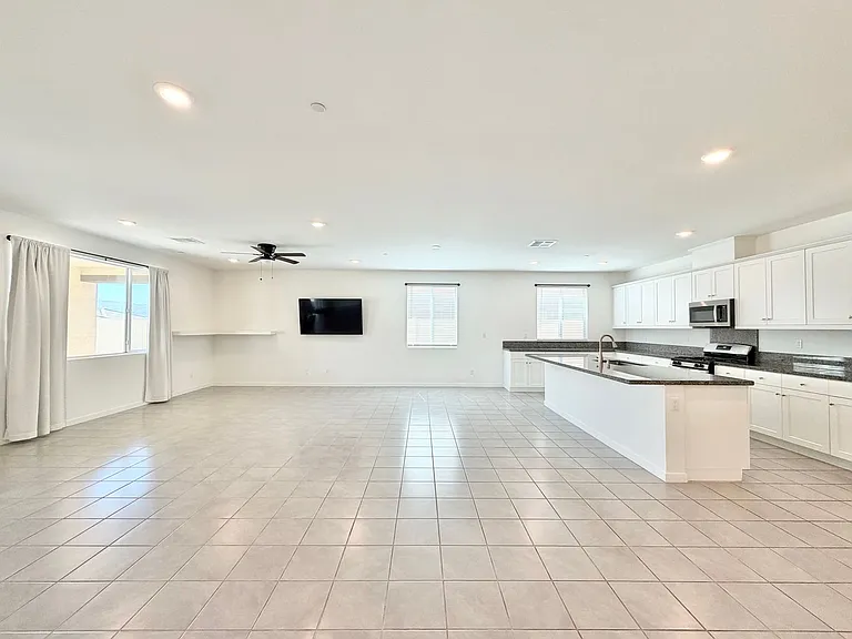 11596 S Crescent St — Photo 3