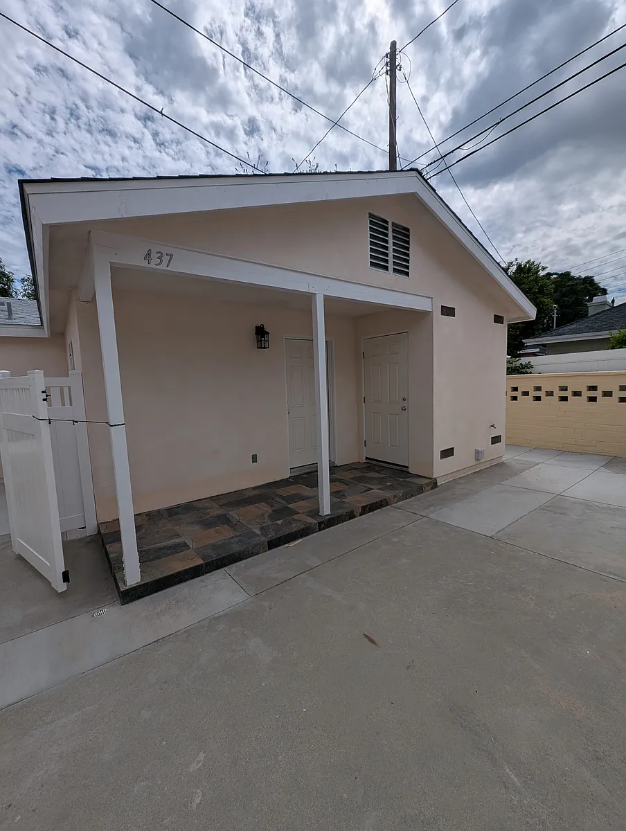 Building Photo - 437 Santa Paula Ave