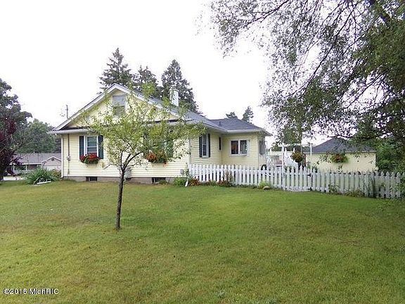 3rd image of 5022 Breckenridge Dr NE