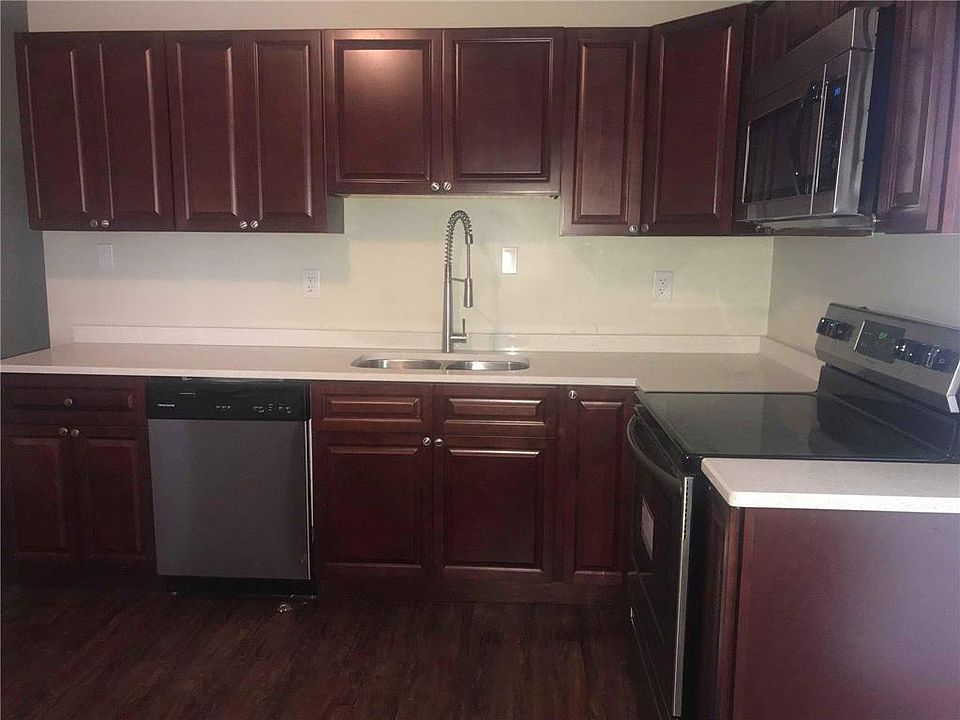 2nd image of 524 W Walnut St #1