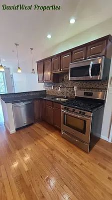 3rd image of 606 Vanderbilt Ave APT 3