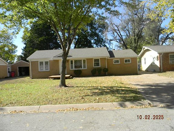 3rd image of 215 S Sunset Ave
