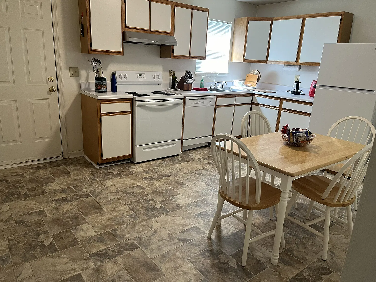 219 Janie Ln — Photo 4