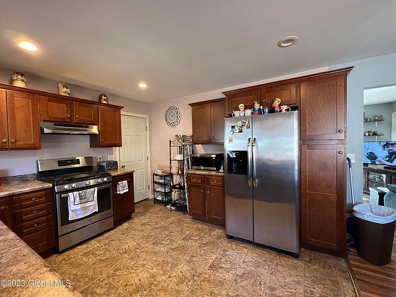 3rd image of 33 Bonner Drive