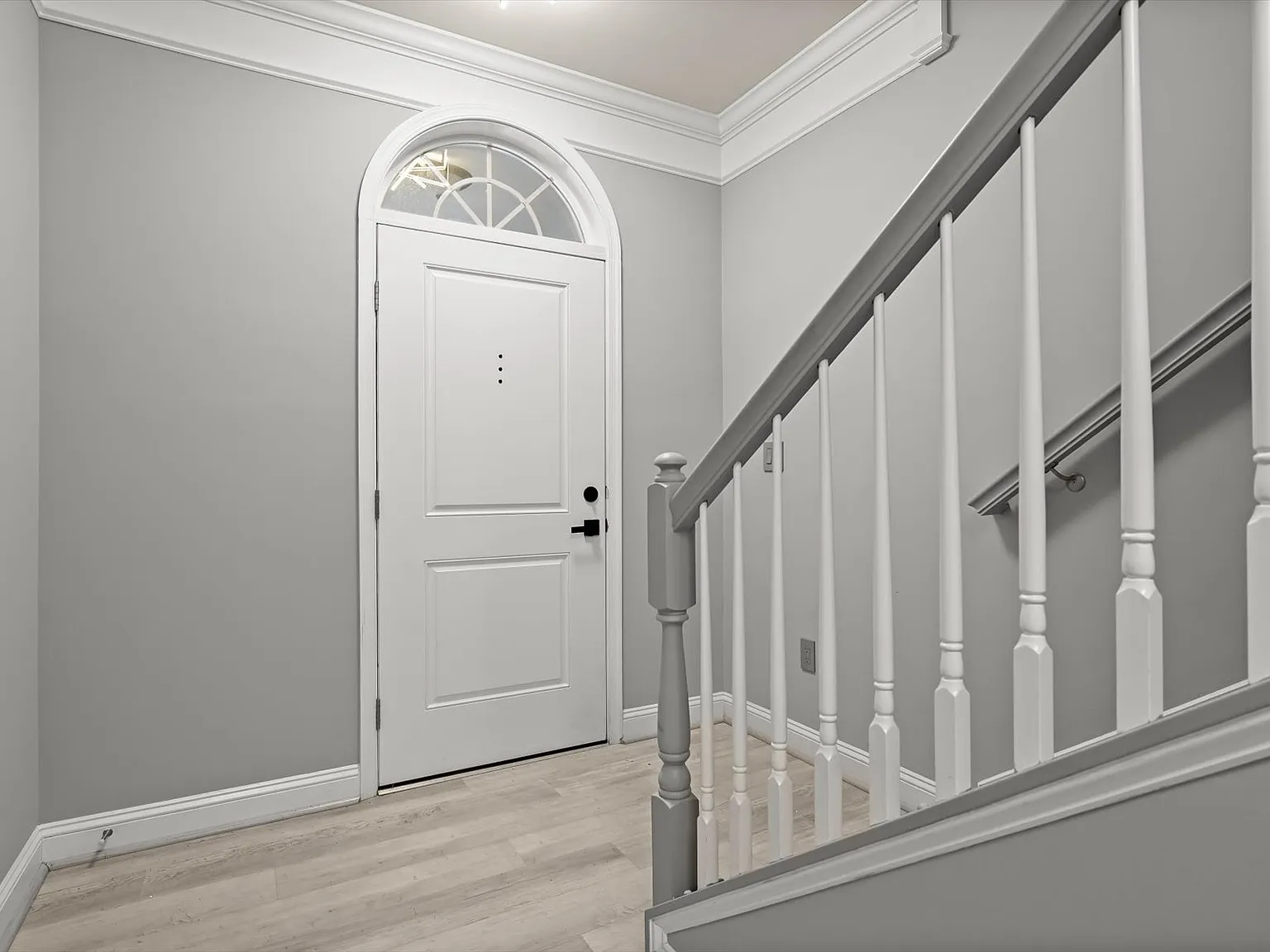 3 bed, 2600 sqft, $4,000 — Photo 3