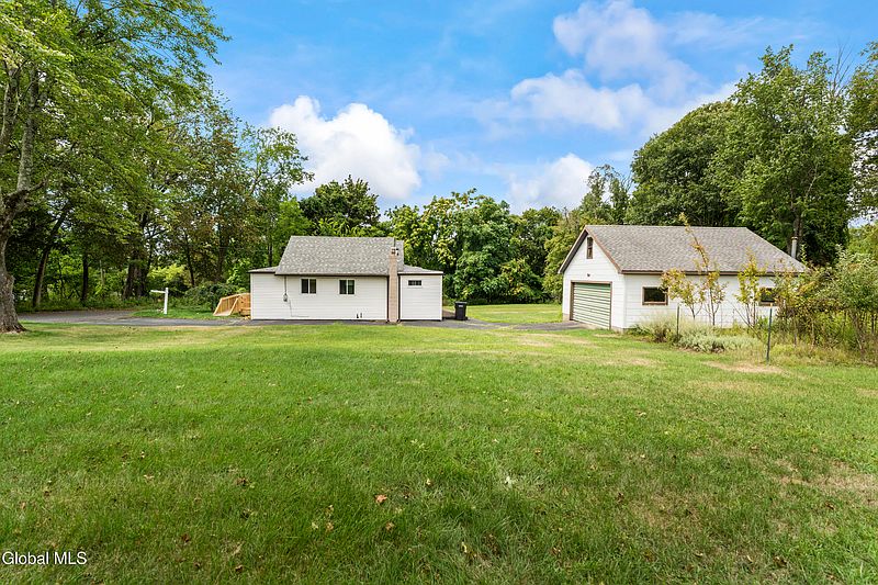 3rd image of 100 Gillette Avenue