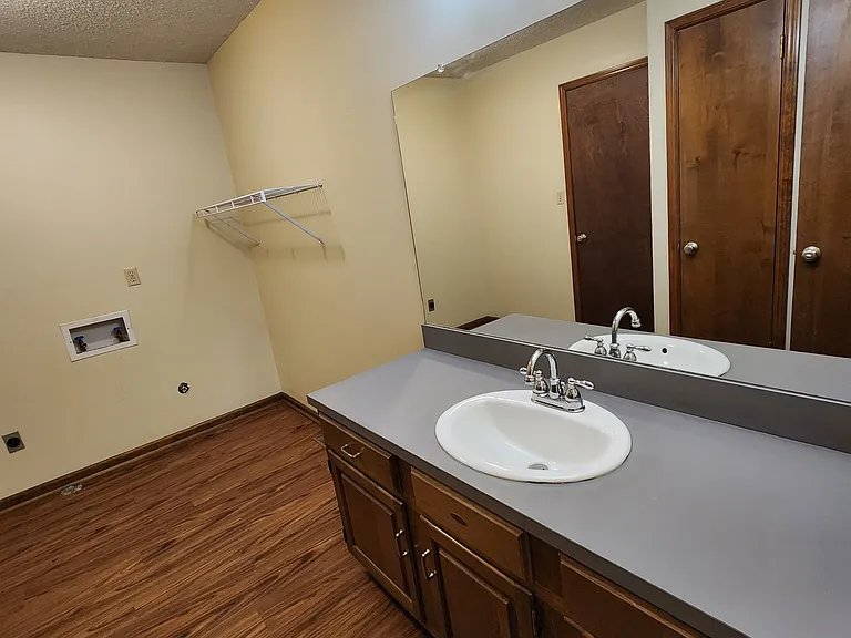1023 E Redwood Rd — Photo 4