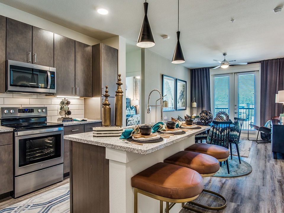 Aura Castle Hills Apartments Kitchen Island and Counter