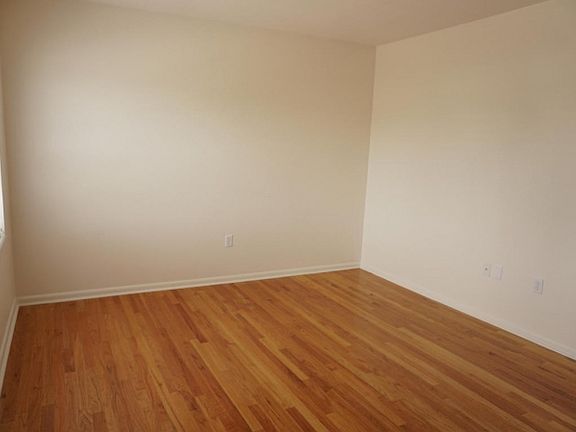 3rd image of 651 Palm Dr APT A4