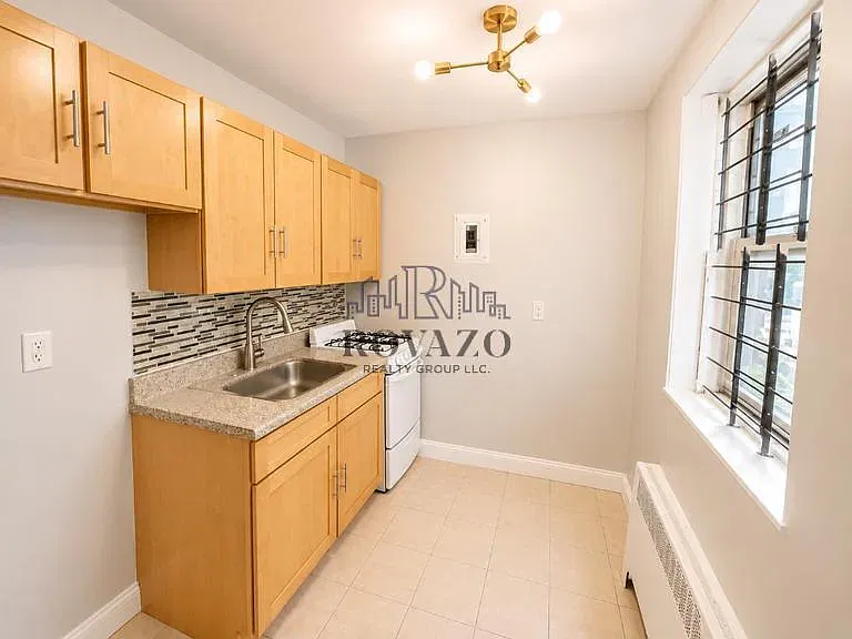 595-594 Elizabeth Ave #3J