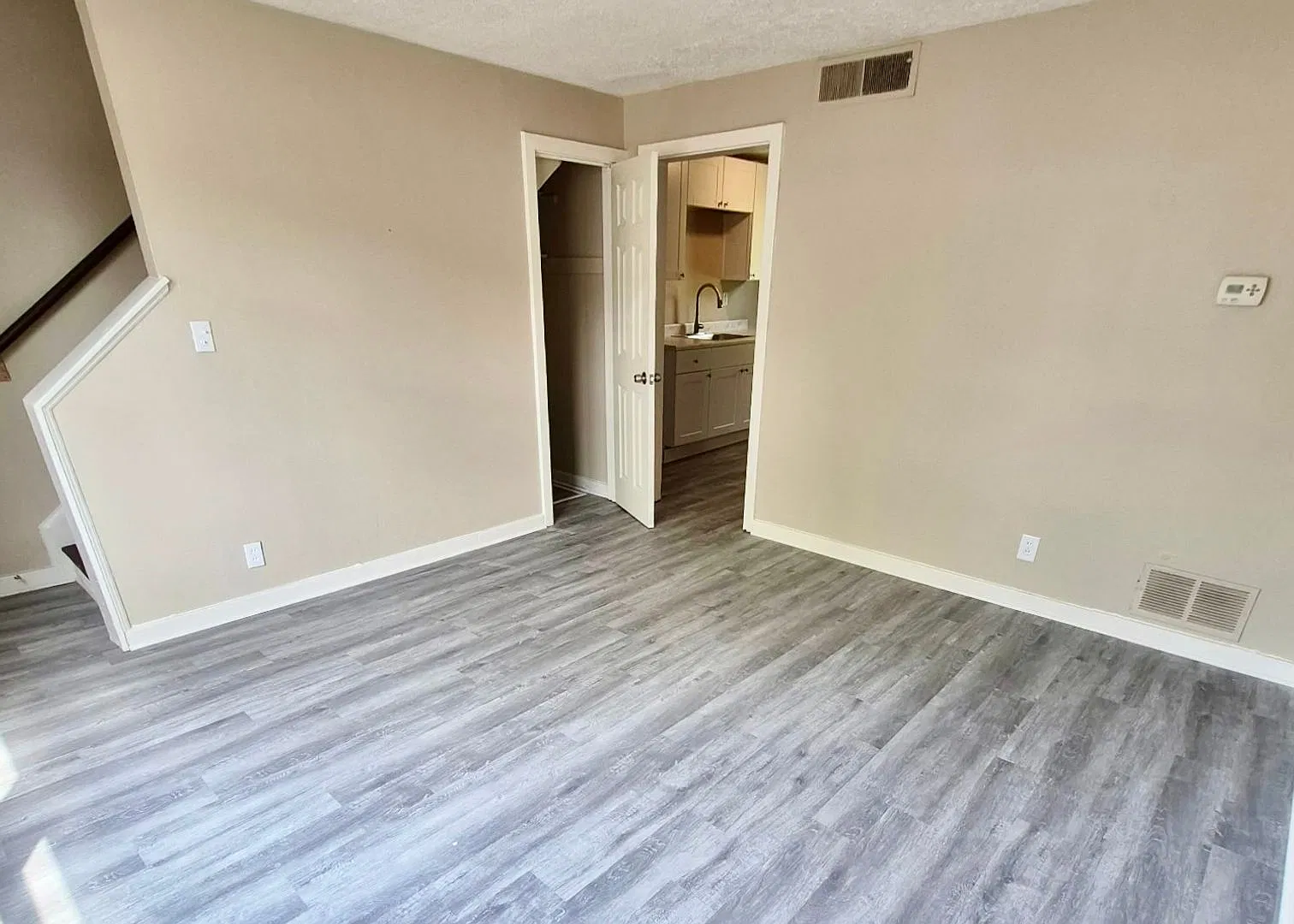 52-58 Dumas Pl — Photo 2