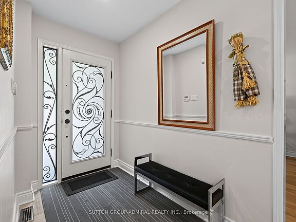 4th image of 99 Dundurn Cres
