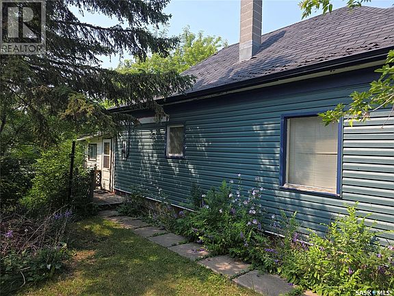 2nd image of 311 5th St E