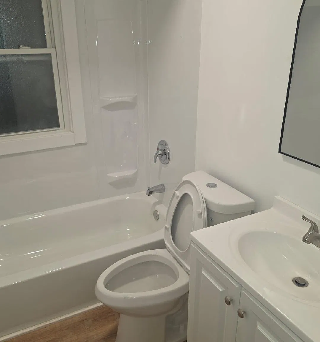 5 bed, 1600 sqft, $1,800 — Photo 2