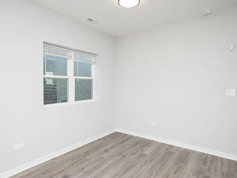 1813 W Cermak Rd #3 — Photo 17